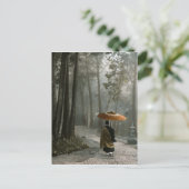 僧侶が寺の階段を降りると光が通る ポストカード (スタンド正面)