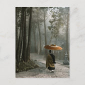 僧侶が寺の階段を降りると光が通る ポストカード (正面)