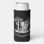 優しいやる気を起こさせるタイポグラフィ | フェザーとフローラ スリム缶クーラー (Seltzer正面)