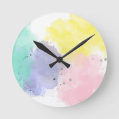 優しいタッチで描かれた可愛らしい色使い ラウンド壁時計 (正面)