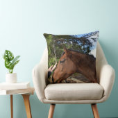 「優しいタッチ:優しい茶色の馬との絆」 クッション (椅子)