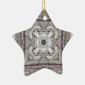 優しいピンクの色合いがかったアステカ風パターン セラミックオーナメント (右)