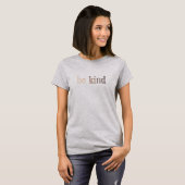 優しいメラニンを含む Tシャツ (正面フル)