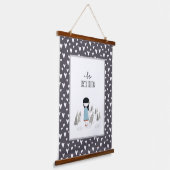 優しい小さな女の子と彼女の怪物 吊り下げ型タペストリー (傾斜あり)