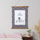 優しい小さな女の子と彼女の怪物 吊り下げ型タペストリー (寝室)