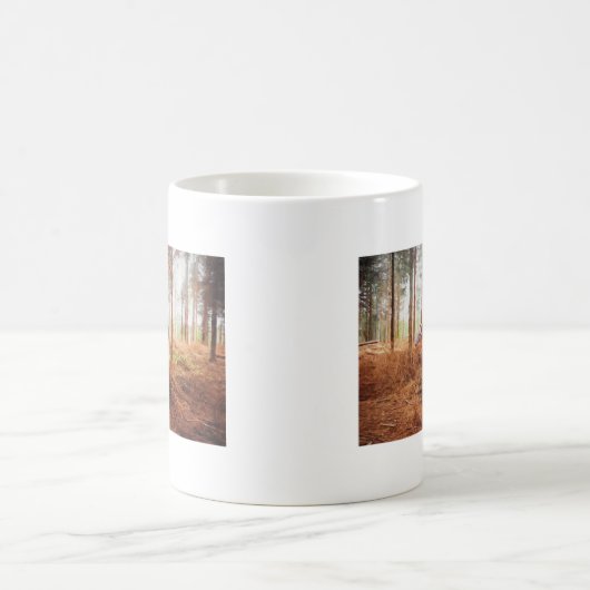 優しい巨人 – 荷車を引く森の中の馬の運搬ログ コーヒーマグカップ (中央)