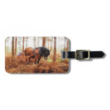 優しい巨人 – 荷車を引く森の中の馬の運搬ログ