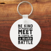優しい引用文誰もが戦う優しい キーホルダー (正面)