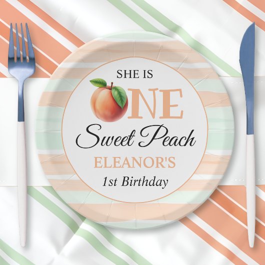 優しい桃の色 一歳の誕生日 水彩のストライプ ペーパープレート
