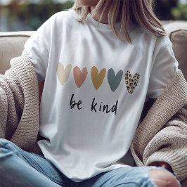 優しい気持ちを伝えるカラフルハートTシャツ Tシャツ