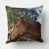 優しいTouch:やさしい茶色の馬と結合» クッション (裏面)