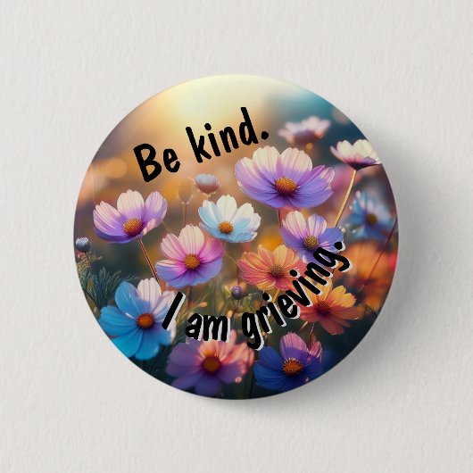 優しくしなさい。私は悲しんでいる。 缶バッジ (正面)