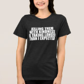 優しさで殺すのに時間がかかってるわ Funny トライブレンドＴシャツ (正面)