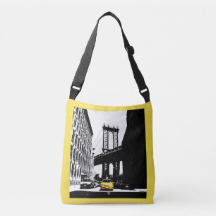 優美なブルックリン橋の黄色のタクシーNyc NewYork クロスボディバッグ