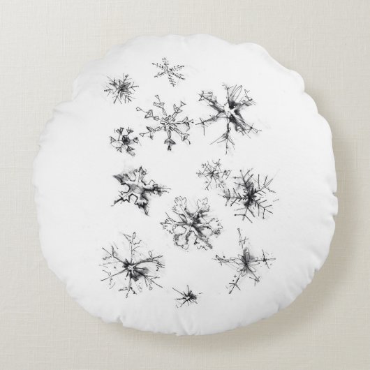 優美な雪片の舞い降り ラウンドクッション (正面)