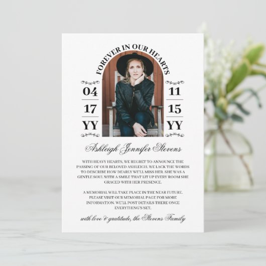 優雅なアーチの写真 永遠に私たちの心に 死 案内状 (スタンド正面)