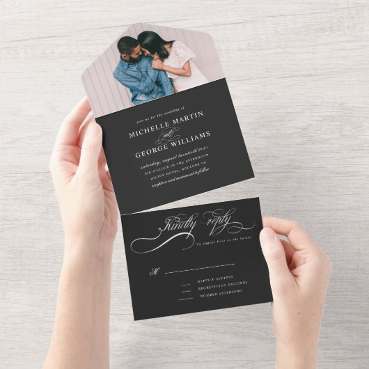 優雅なカリグラフィー ブラック オールインワン 招待状 (貼ってはがせる)