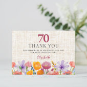 優雅なガーデンパーティーの感謝 - 花柄の70歳の誕生日 サンキューカード (スタンド正面)