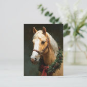 優雅なクリスマスのリースを飾った馬 ポストカード (スタンド正面)