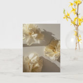 優雅なクリーム色のチューリップが温かい光の中で、挨 カード (黄色い花)