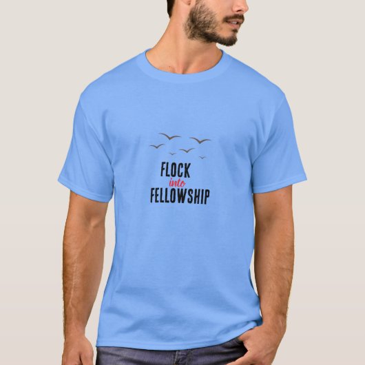 優雅なゴールドタイポの「Flock into Fellowship」Tシャツ Tシャツ (正面)
