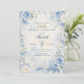 優雅なパウダーブルーの花と真珠の弓 70歳の誕生日 招待状 (スタンド正面)