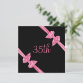 優雅なピンクサテンのリボン 35歳の誕生日 招待状 (スタンド正面)
