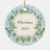 優雅なモミの木の枝の日付入り家族クリスマス セラミックオーナメント (裏面)