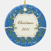 優雅なモミの木の枝の日付入り家族クリスマス セラミックオーナメント (裏面)