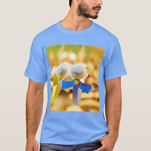 優雅な天使のアート グラフィック Tシャツ (正面)