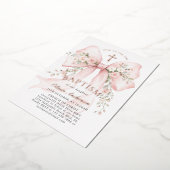優雅な少女のクリスチャン洗礼 ピンクの花のヘアボウ 箔招待状 (回転した状態)