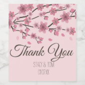 優雅な桜の花びら ピンクのウェディング ワインラベル (シングルラベル)