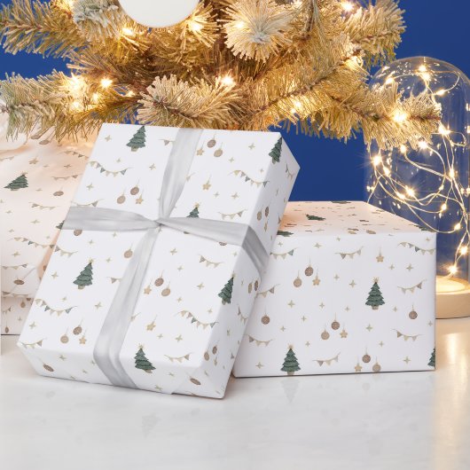 優雅な水彩クリスマスツリーと金の星 ラッピングペーパー (クリスマス)