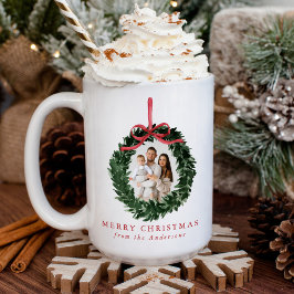 優雅な水彩リースとリボンのクリスマスフォト コーヒーマグカップ