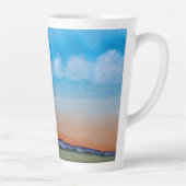 優雅な白熱［赤熱］光を放つ夕日の丘 カフェラテマグ (右)