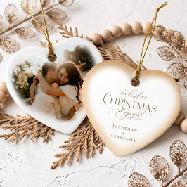 優雅な筆記体のイニシャル入りクリスマスの婚約記念ハートの写真 セラミックオーナメント