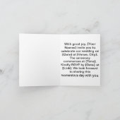 優雅な結婚式のカップルが花のフレームで抱き合う 招待状 (内部)