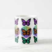 優雅な蝶 色彩の生命の花 コーヒーマグカップ (中央)