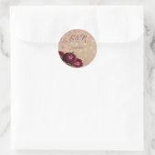 優雅な赤いバラと舞い落ちる葉 ラウンドシール (バッグ)