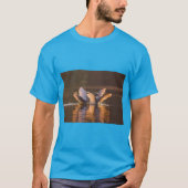 優雅な鳥と羽ばたく翼 Tシャツ (正面)