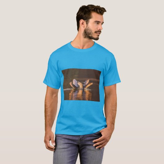 優雅な鳥と羽ばたく翼 Tシャツ (正面フル)