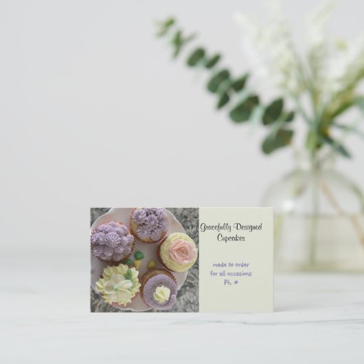 優雅にパイプされたカップケーキの名刺 名刺 (スタンド正面)