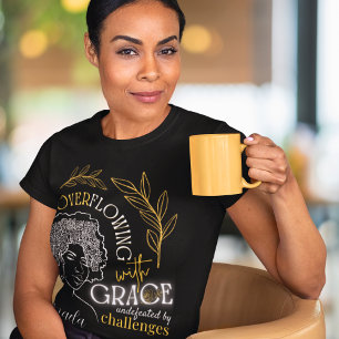 優雅に咲くアフロの髪にあふれるシック Tシャツ