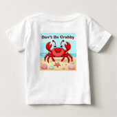 元気な赤いキャラクターのカニ かわいい貝殻 子供🦀 ベビーTシャツ (裏面)