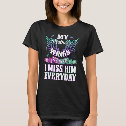 兄の羽がハートを覆っ恋しく思ている Tシャツ (正面)