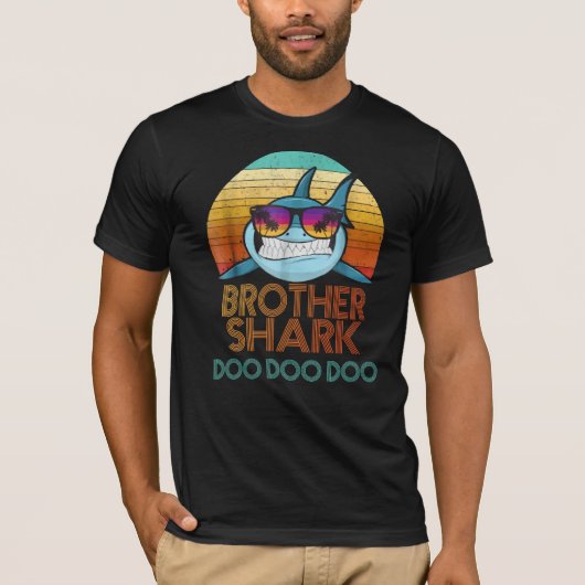 兄弟の鮫のTシャツ。 Doo Doo Dooのティー Tシャツ (正面)