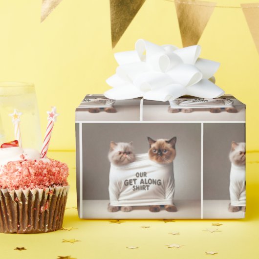 兄弟姉妹の猫たちがワイシャツを着ている ラッピングペーパー (誕生日パーティー)