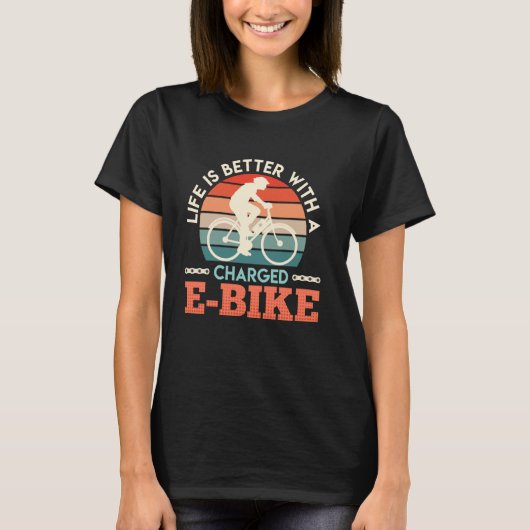 充電したE-BIKEのある生活は最高！面白い Tシャツ (正面)