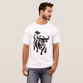 充電ブル – パワーと判断 Tシャツ (正面フル)