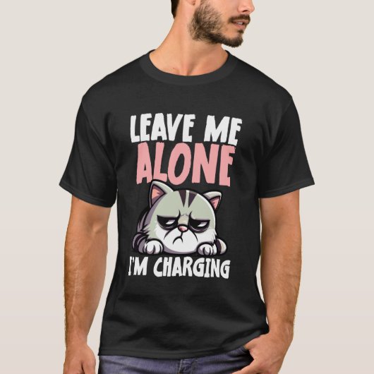 充電中につき構わないで おもしろ猫 Tシャツ (正面)